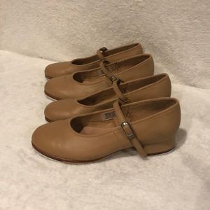 Hurry! Only 2 Left! Girls Size 5 Tan Tap Shoes